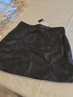 NWT Black Faux Leather Mini A-Line Skirt - Women Size 6 See Measurements
